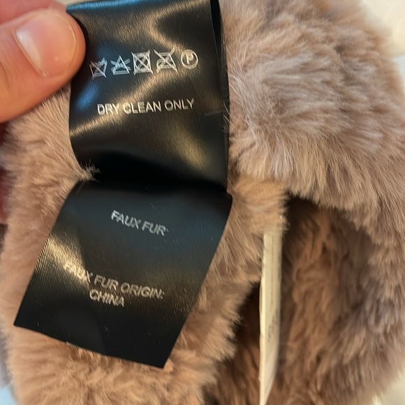 Love Token Beanie - Picture 4 of 6